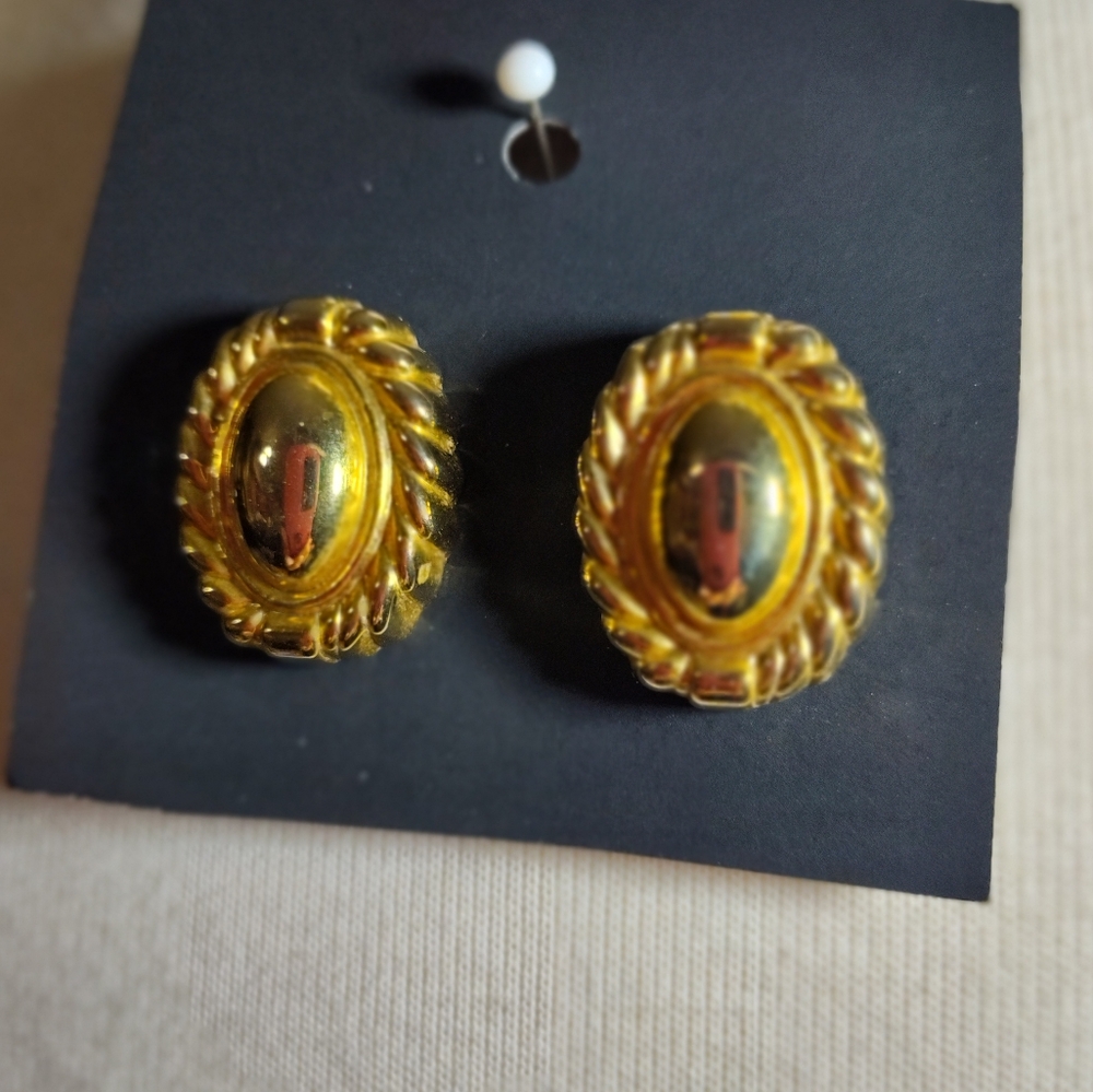 Kenneth Cole Gold-Tone Oval Earrings NWOT